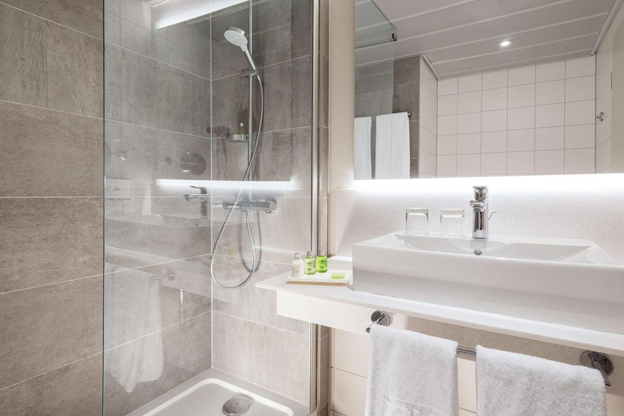 Hotel Nh Luxembourg Airport Niederanven Zewnętrze zdjęcie
